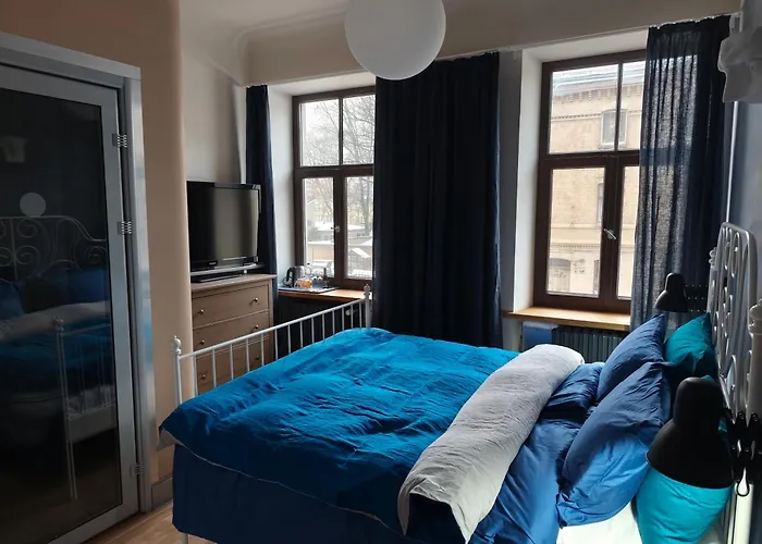 Red Doors 23 Free Parking *